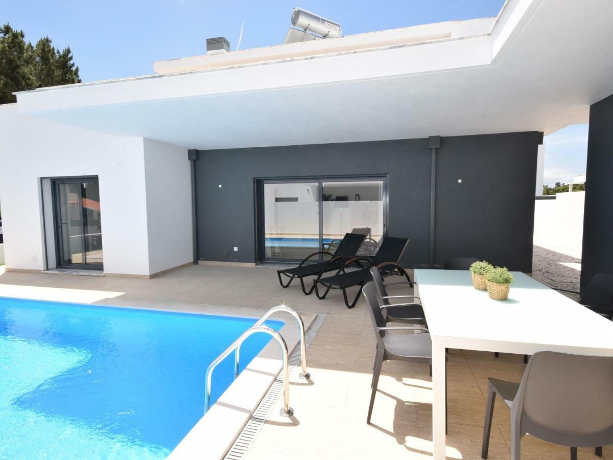 Modern Villa With Private Pool Near The Beautiful Beach Of Foz De Arelho Nadadouro Экстерьер фото